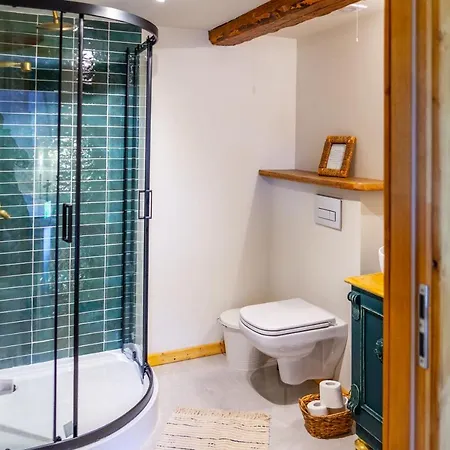 Zakatek Szczescia Eko Farm stay *